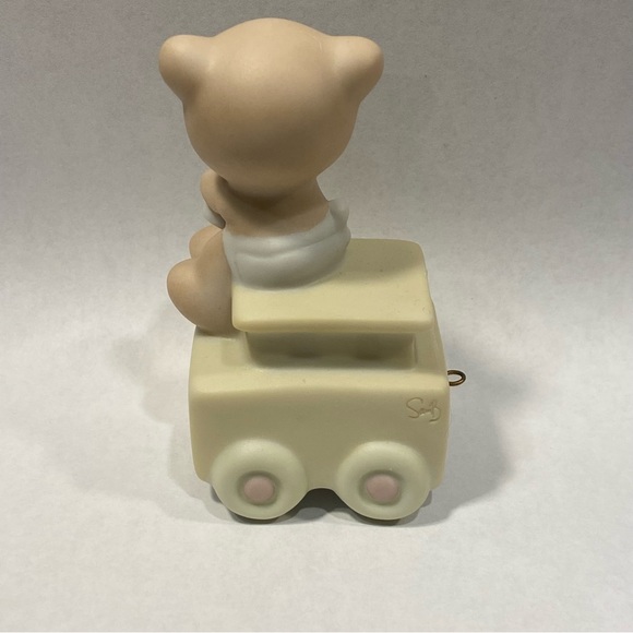 Precious Moments train 1985 May your birthday be Warm bear with baby blanket 31 - Picture 3 of 7